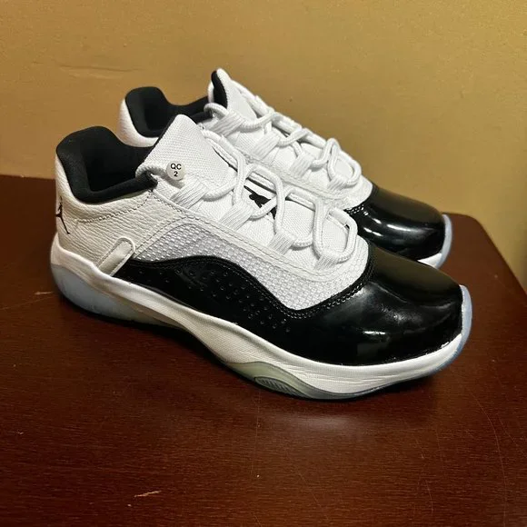 Jordan Boys White Black Air Jordan 11 Comfort Low DV2208-100 Sneakers Size US 7 Air Jordan 11 CMFT Low (GS) Size 7Y/Wmns 8.5 White/Black  main image 4